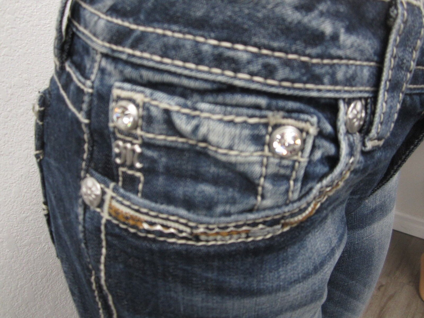 NWOT Miss Me Straight-Leg Jeans, Style MP8795T Cross, Size 24 x 33.5 NWT