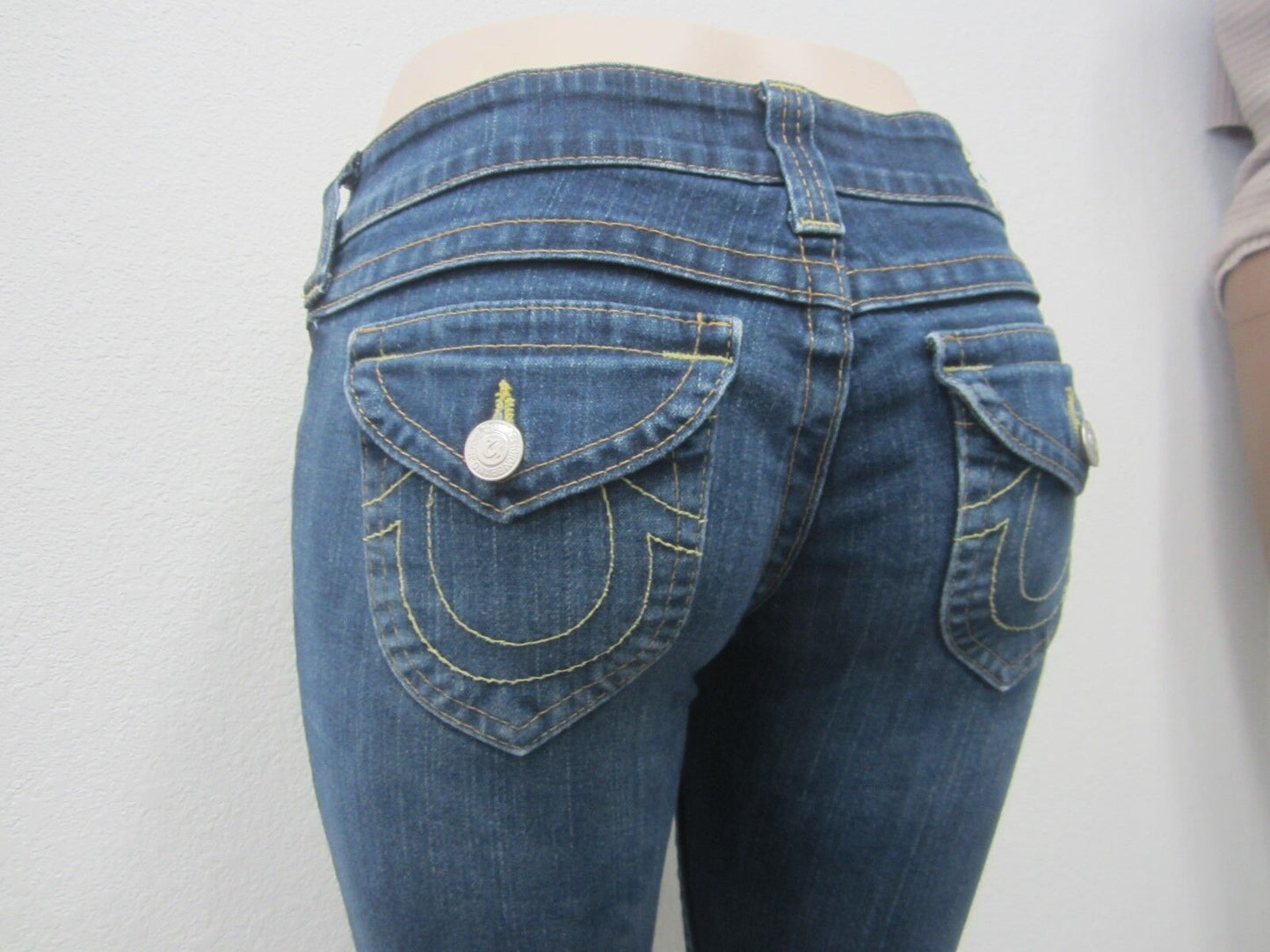 AUTHENTIC NICE Pre Owned  True Religion Ladies Joey Jeans Size 28 x 32 Inseam