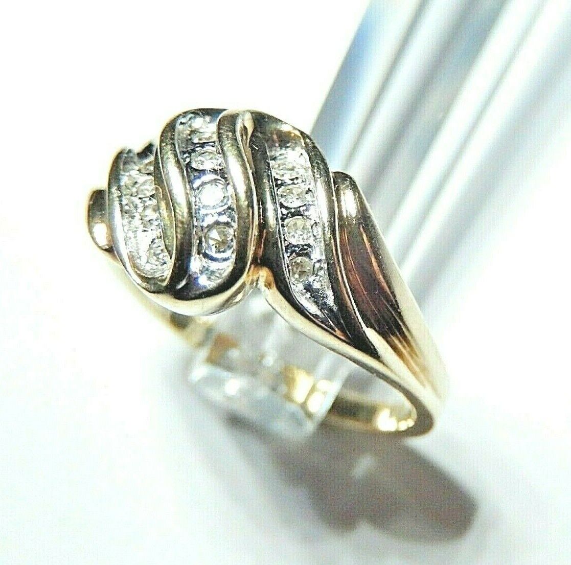 *VINTAGE* 14K Yellow Gold 1/4 CT  Diamond Cluster Ribbon Bypass Ring Size 7.5