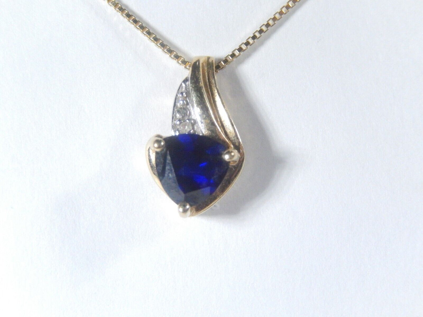 *VINTAGE* 10k Yellow Gold Trillion Lab-Created Sapphire & Diamond Pendant w/18"