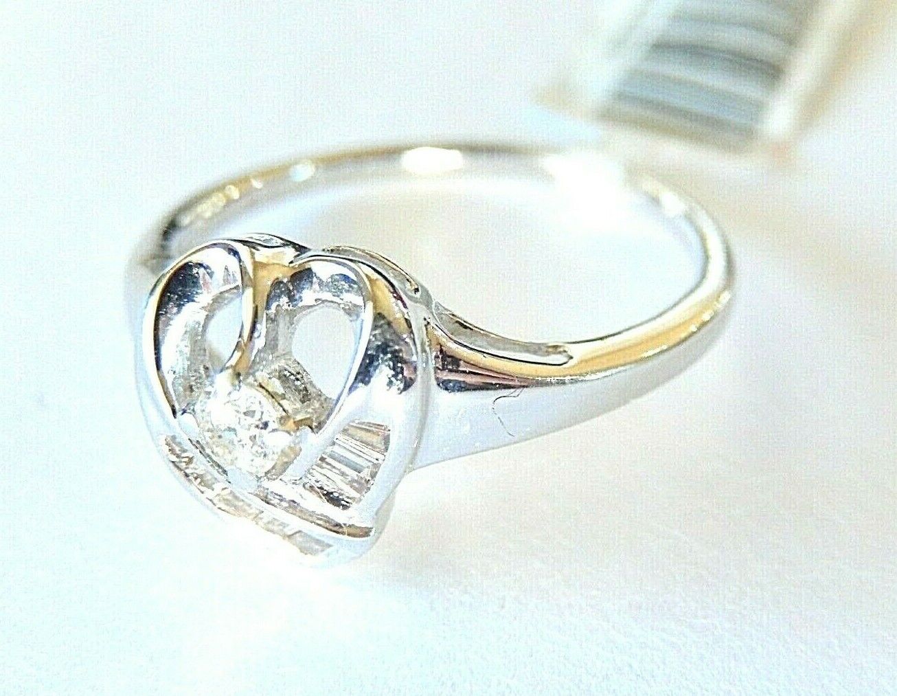 *NWT* 10K White Gold 1/4CT Round & Baguette Diamond Heart Ring Size 7.75