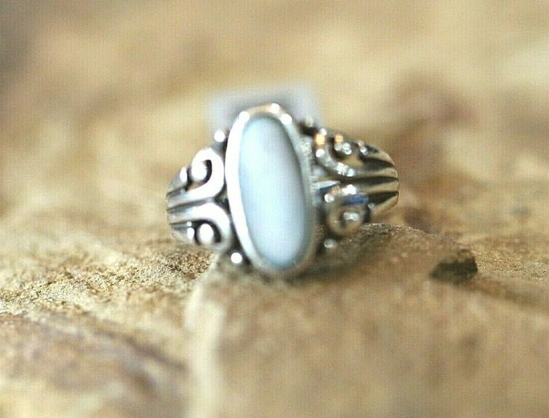 *VINTAGE*  Sterling Silver  Southwest Mother of Pearl MOP Ring Size 7.5