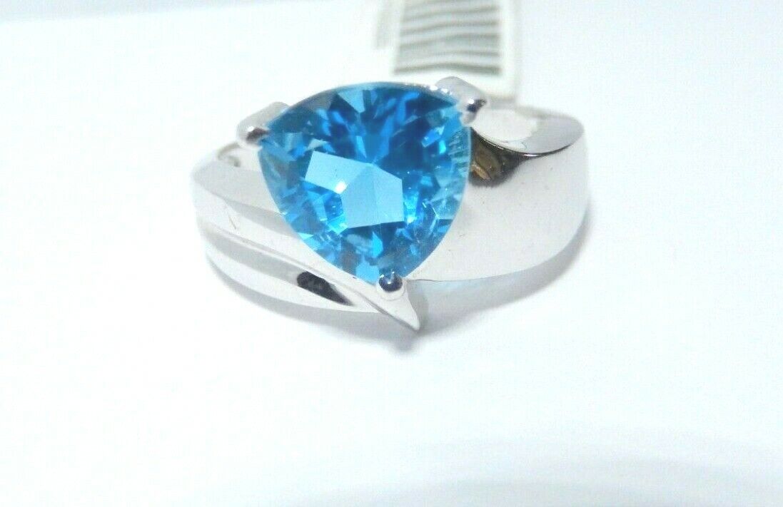 *NWT* 10k White Gold 1.50CT Trillion Cut London Blue Topaz Solitaire Ring Size 7