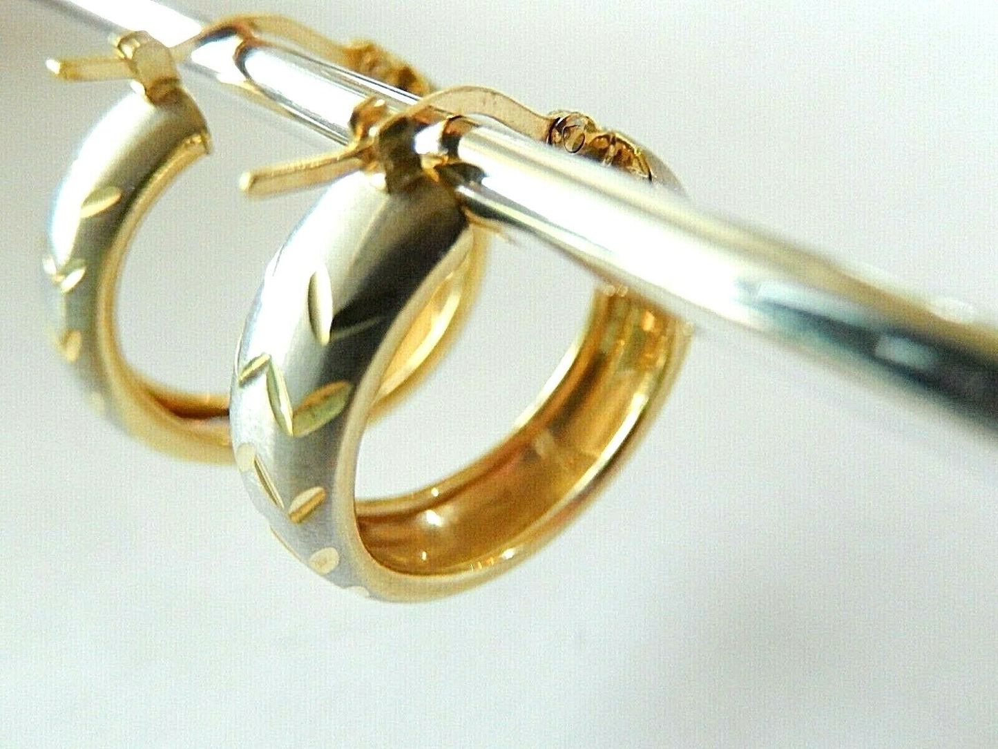 *VINTAGE* 14K Two Tone Gold Diamond Cut 21mm x 6mm Hoop Earrings