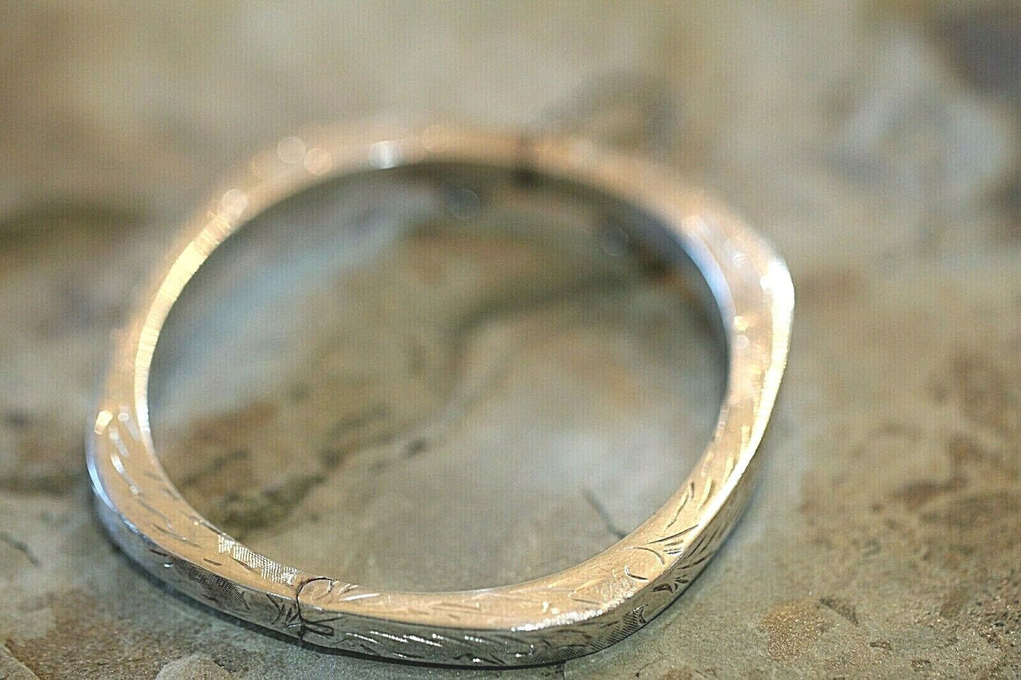 *VINTAGE*  Thailand Sterling Silver Etched Engraved Hinged Bangle Bracelet