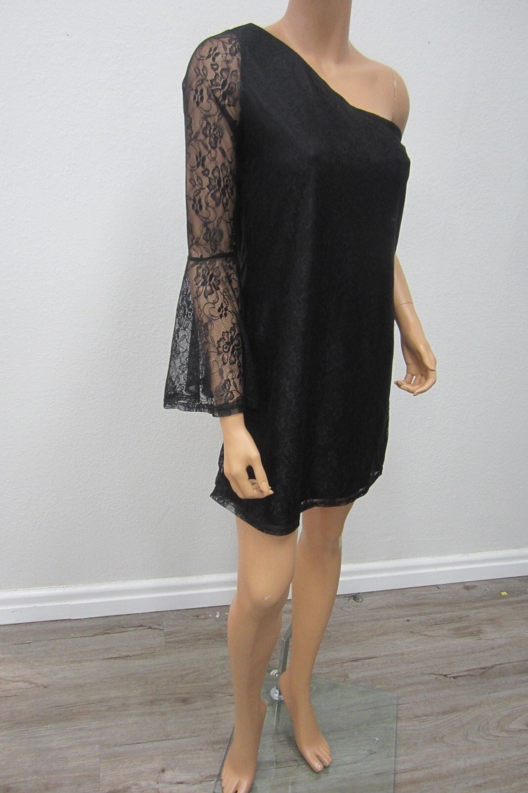 *NWT*  Lulus Black Swan Kaidence Black Lace Long One Shoulder Dress  Short Small