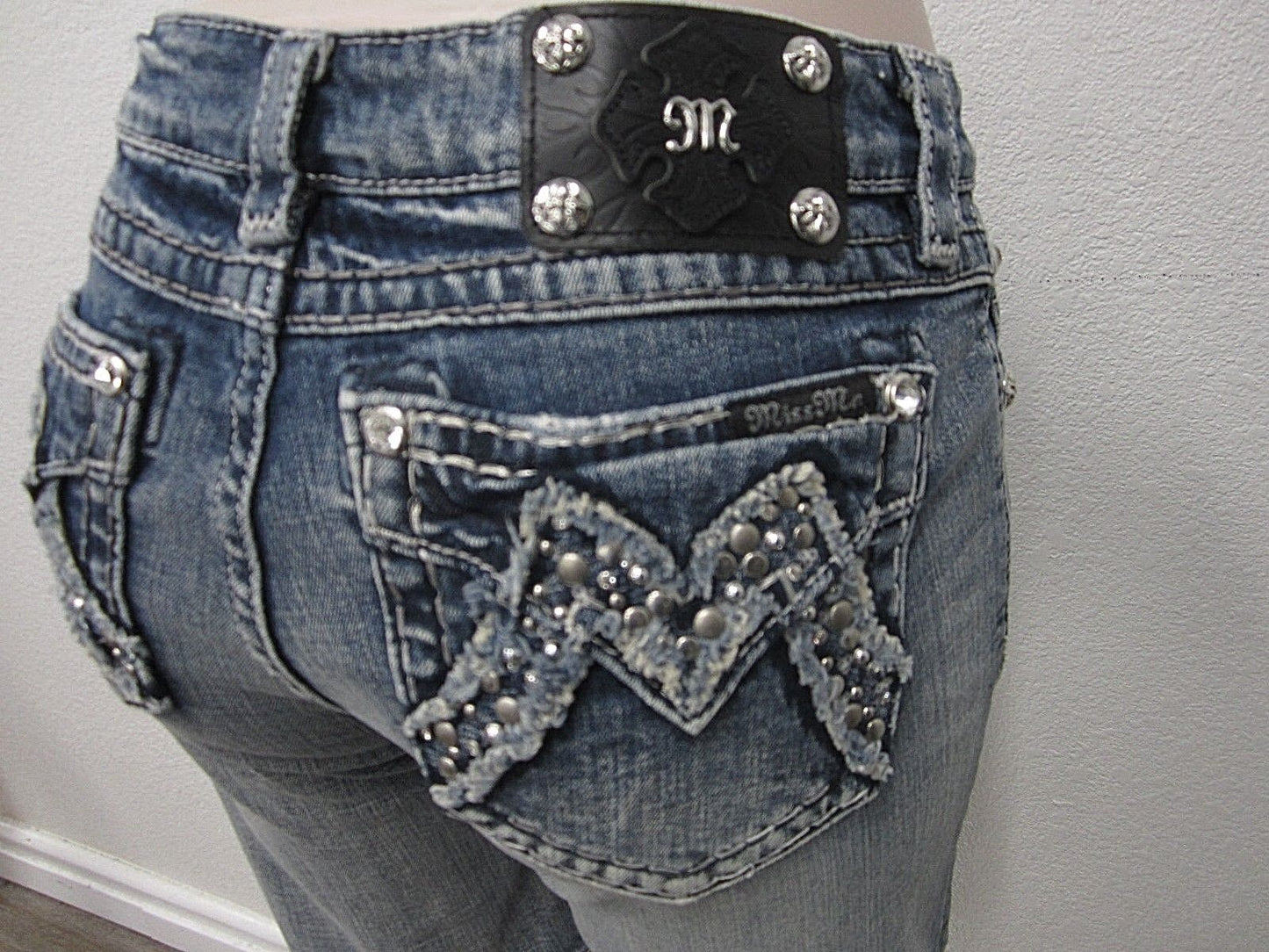 NWOT Miss Me Boyfriend JB1247H Rhinestone Embellished Washed Denim Shorts 28 x 9