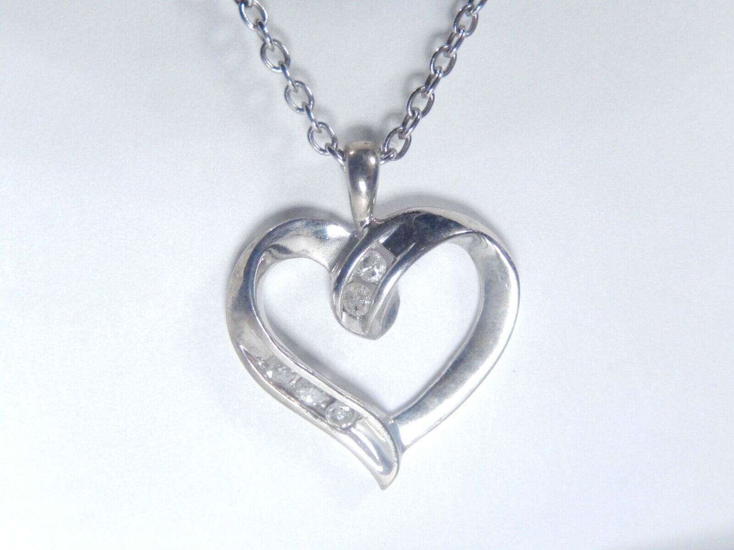 *VINTAGE*  10K White Gold Diamond Heart Pendant w/18"chain