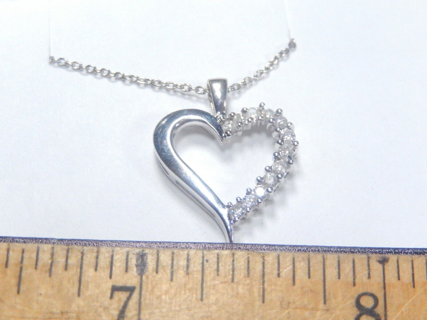 14K White Gold .25 tcw Natural Diamond Heart Pendant w/14K 20" Chain