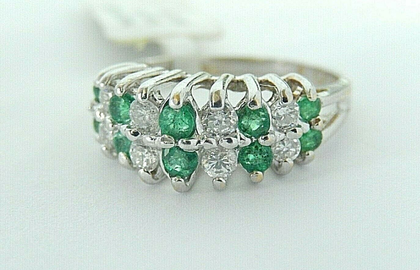 14k White Gold Round 1.00 CTW Green Emerald And Round Diamond Band Ring Size 7