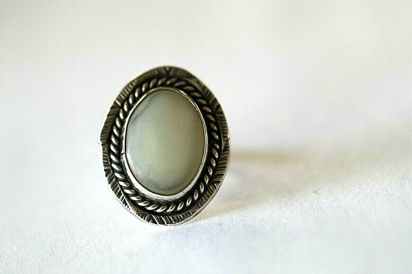 *VINTAGE*  Native American Sterling Silver Mother Of Pearl Ring Size 6.5