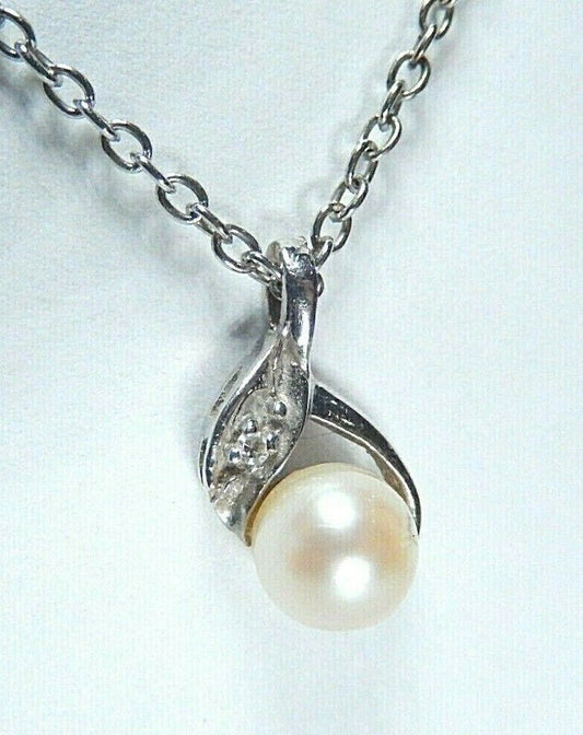 *VINTAGE*  14k White Gold  6mm Pearl & Diamond Pendant w/18" Chain