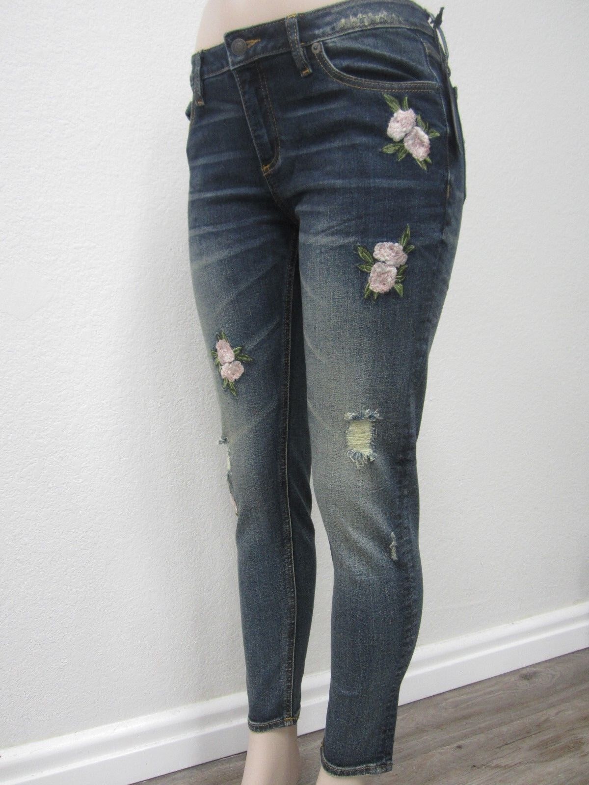 NWT Miss Me - Womens Mid-Rise Ankle Skinny Embroidered Jeans M2084AK Size 28X27