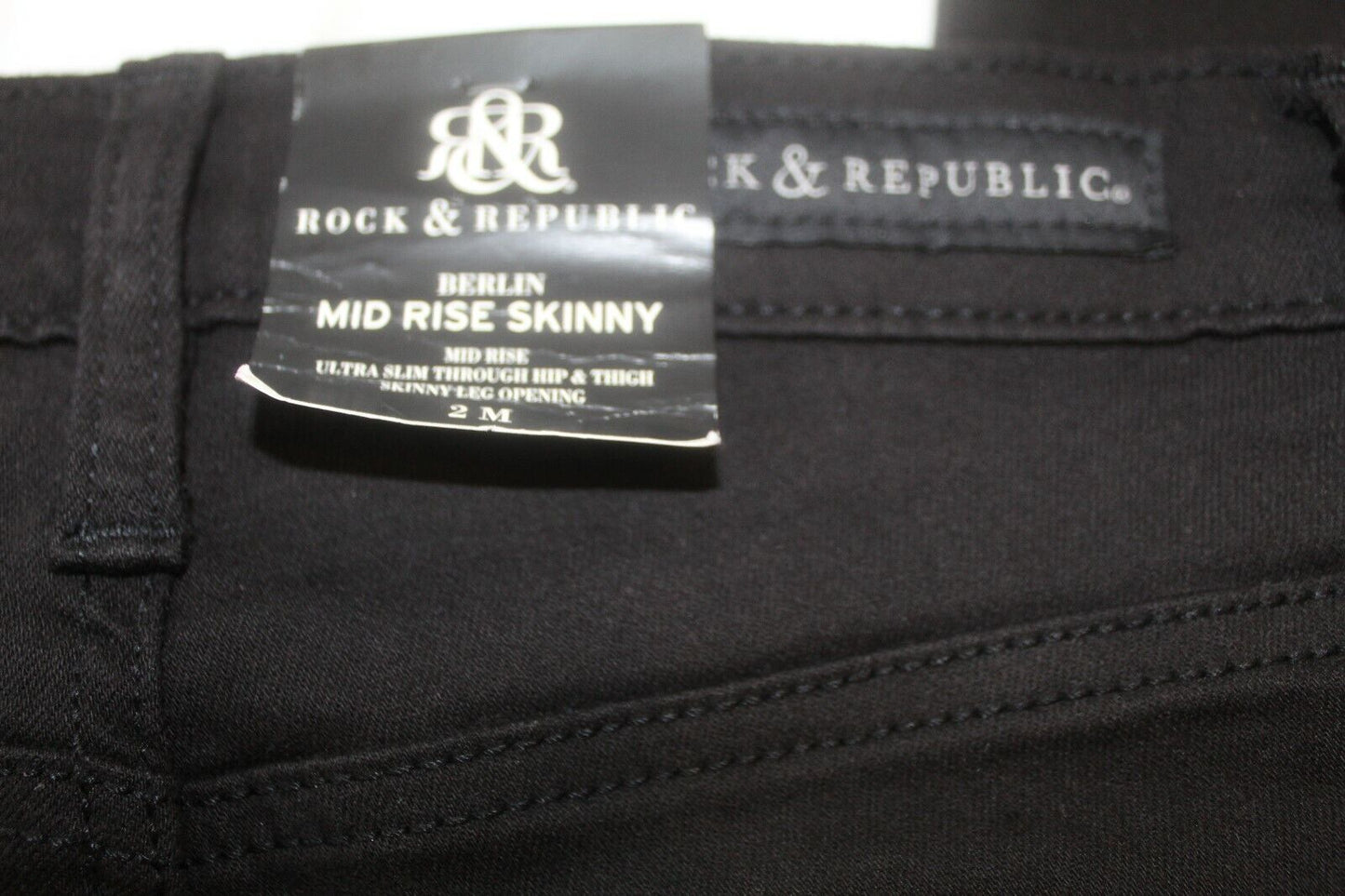 *NWT* Women's Rock & Republic Berlin Midrise Curve Hugging Skinny Jeans - Black