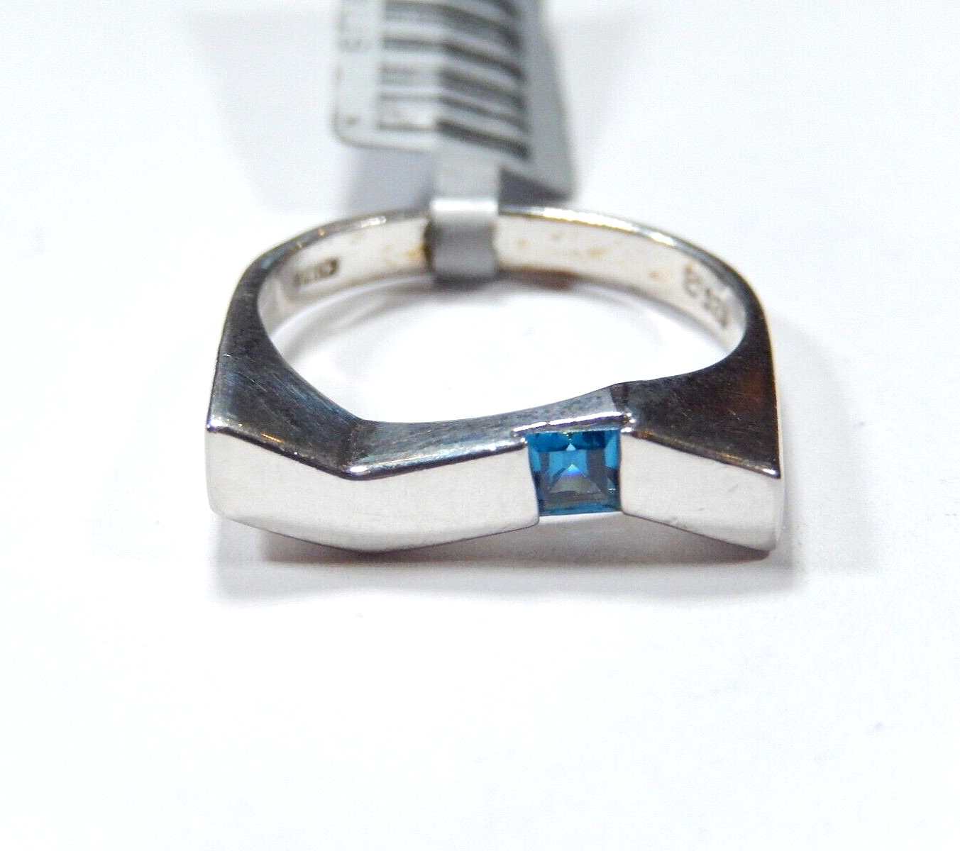 *VINTAGE*  3.0 mm Sterling Silver Blue Topaz Ring Size 6.75