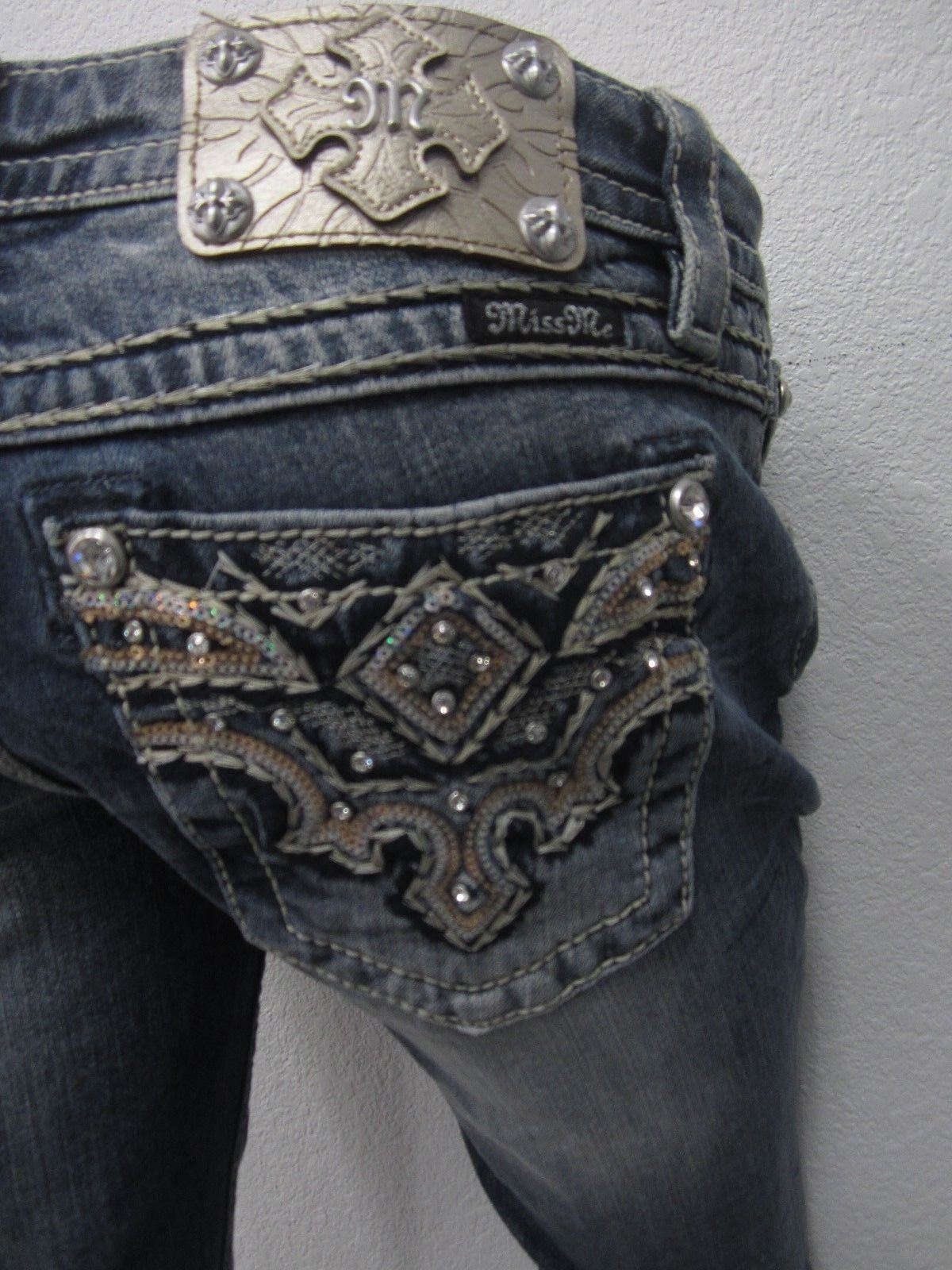 NWT Miss Me Embellised Women’s Mid Rise Straight Leg Jeans MW7111T Sz 26 x 33.5"