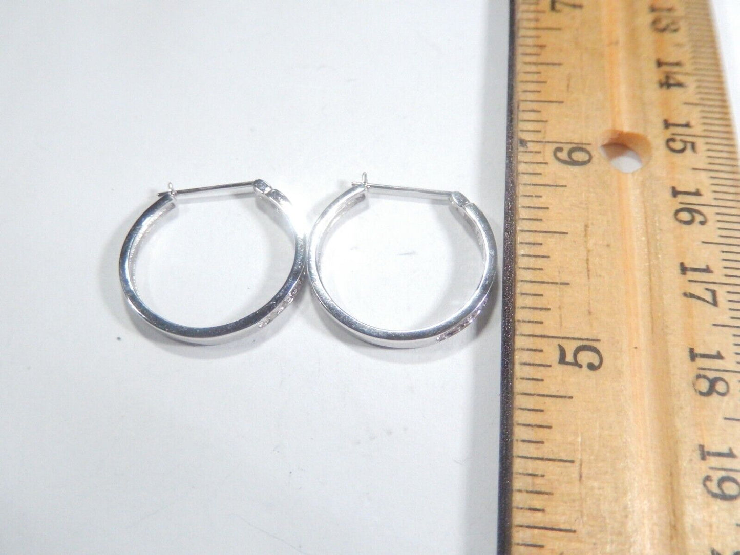 *VINTAGE*  10K White Gold 1/5cttw Natural Diamond 21mm Hoop Earrings