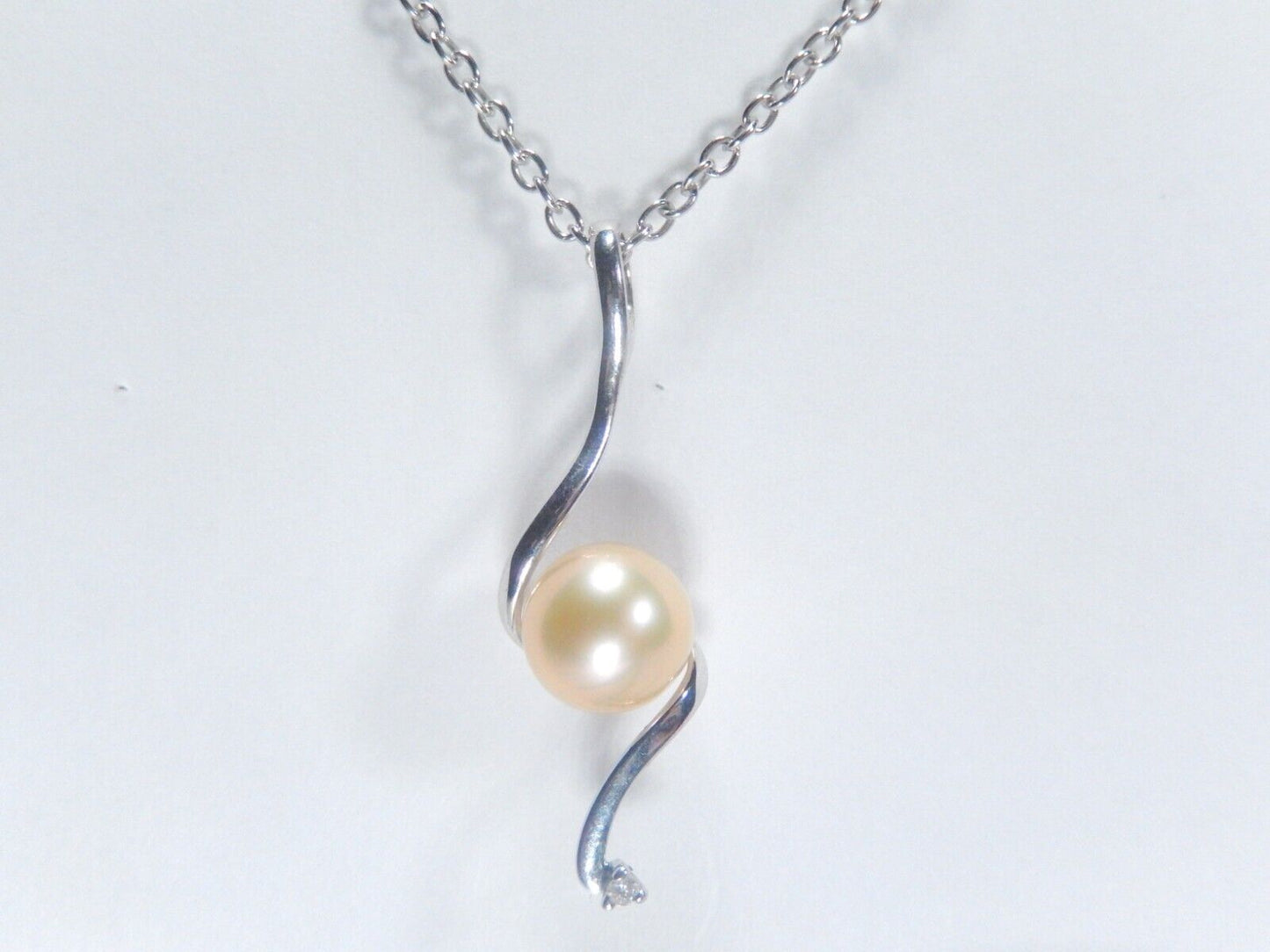 *VINTAGE* 14k White 7.5mm Golden Pearl And Diamond Pendant w/18"chain
