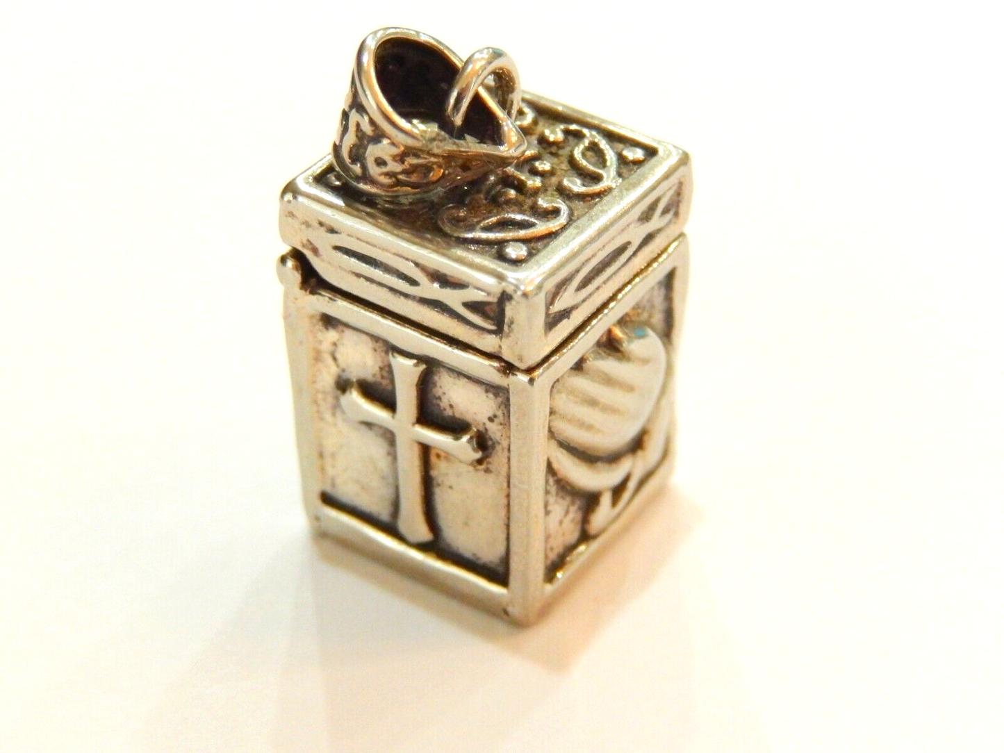 *VINTAGE*  Sterling Silver Christian Prayer Box Pendant Charm Hinged Opening