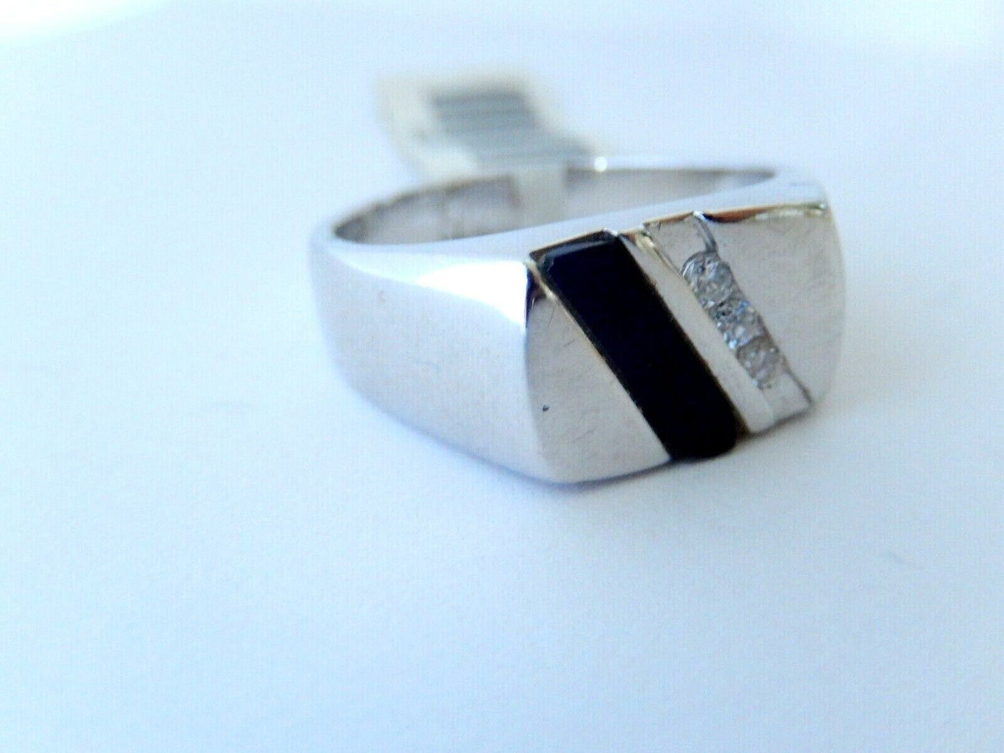 MENS 14K WHITE GOLD ONYX & DIAMOND RING SIZE 9.25 (1/2" x 3/8")