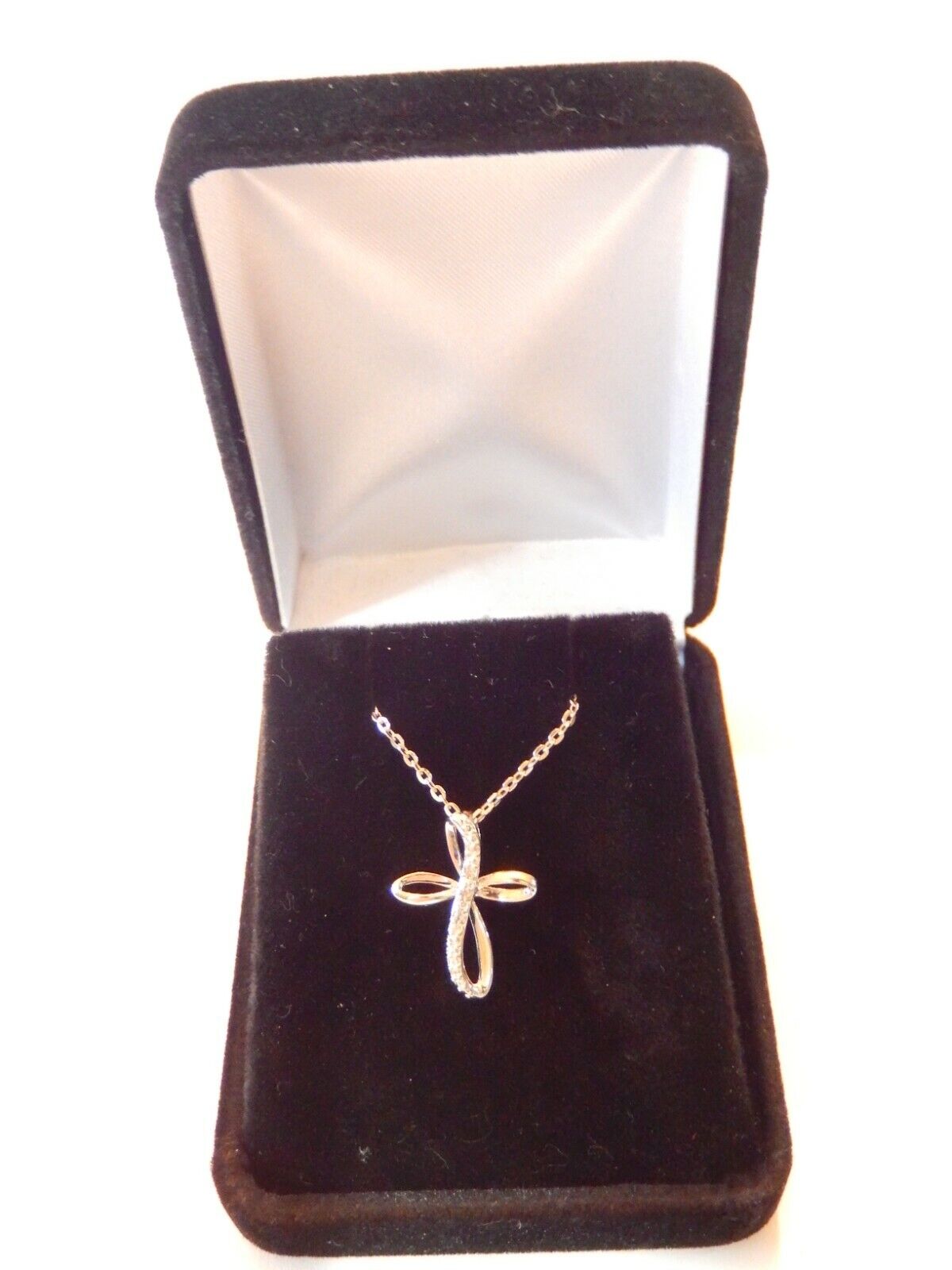 *NWT*  10K White Gold Diamond Cross Pendant With 18" Chain