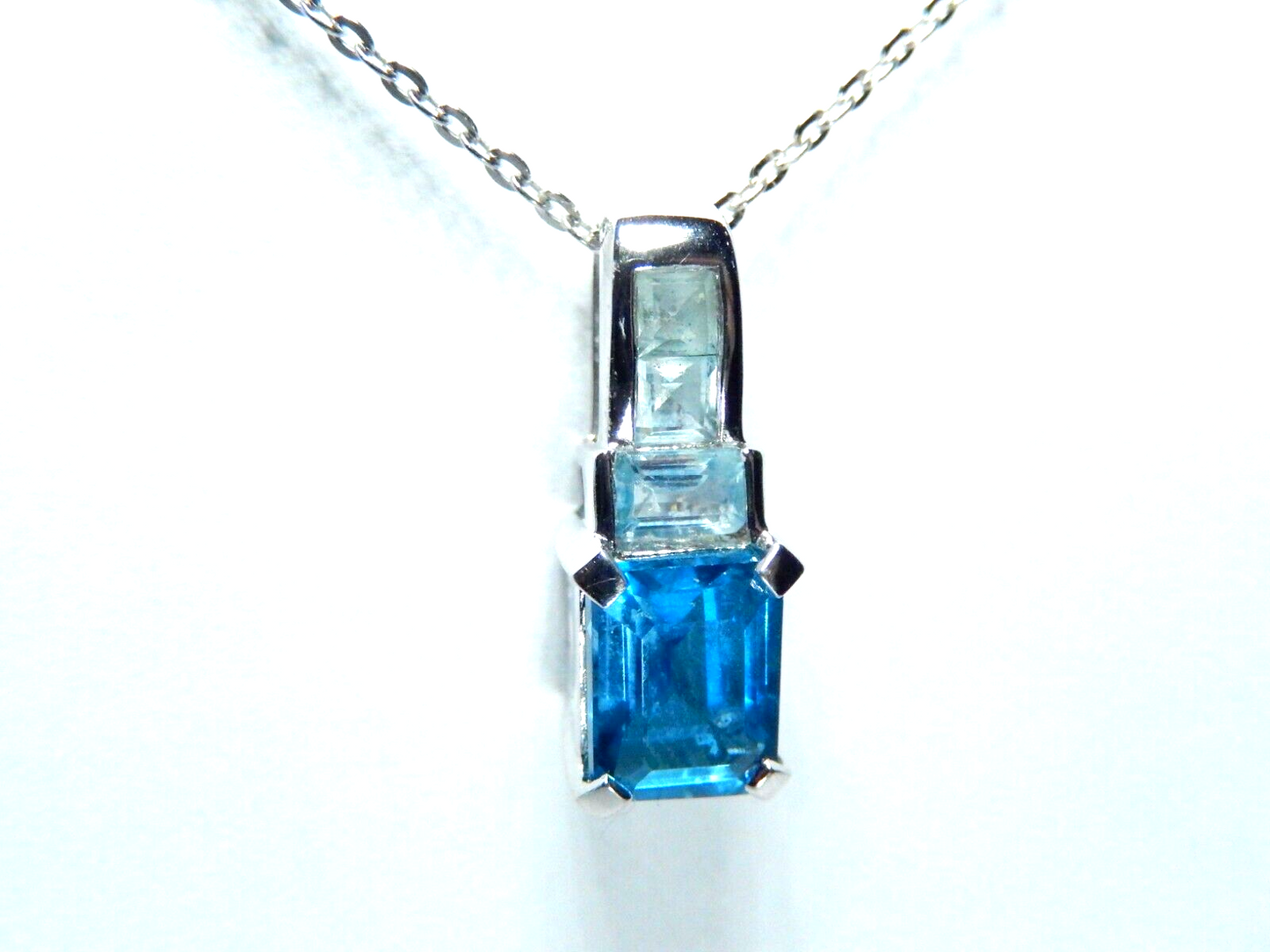 10k White Gold 2.50CT London & .50CT Swiss Blue TOPAZ Pendant w/ 18" Chain