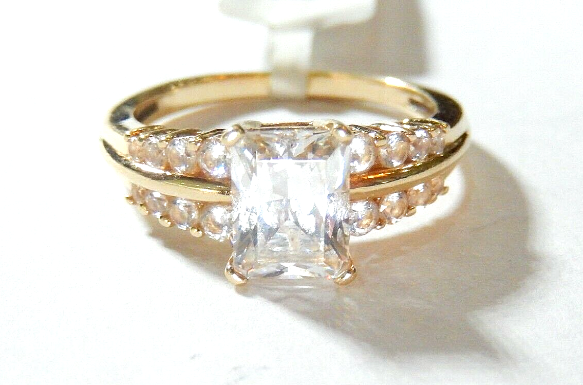 *VINTAGE* 14k Yellow Gold 2.00  CT CZ Pretty Engagement Ring Sz 8.25