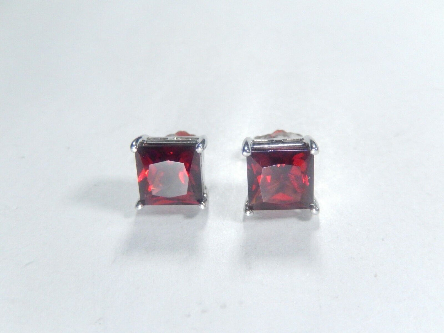 14K White Gold 4.00 CT Princess Cut Garnet Earstud Earrings 7mm x 7mm