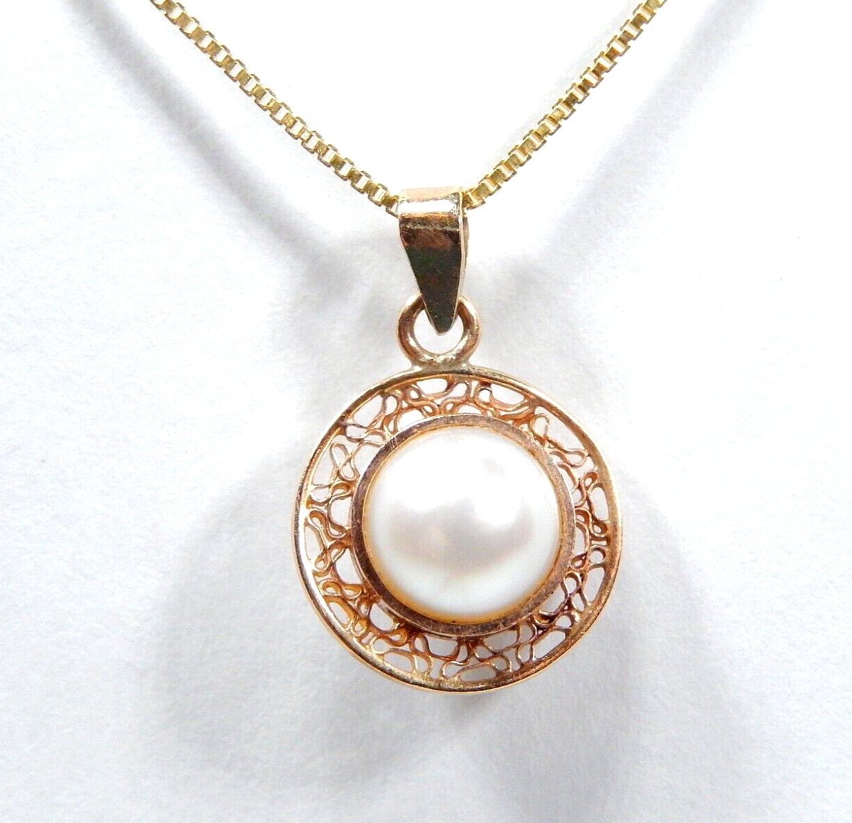 *VINTAGE*  Victorian   6.5mm Pearl 14k Yellow Gold Filigree Pendant w/18"chain