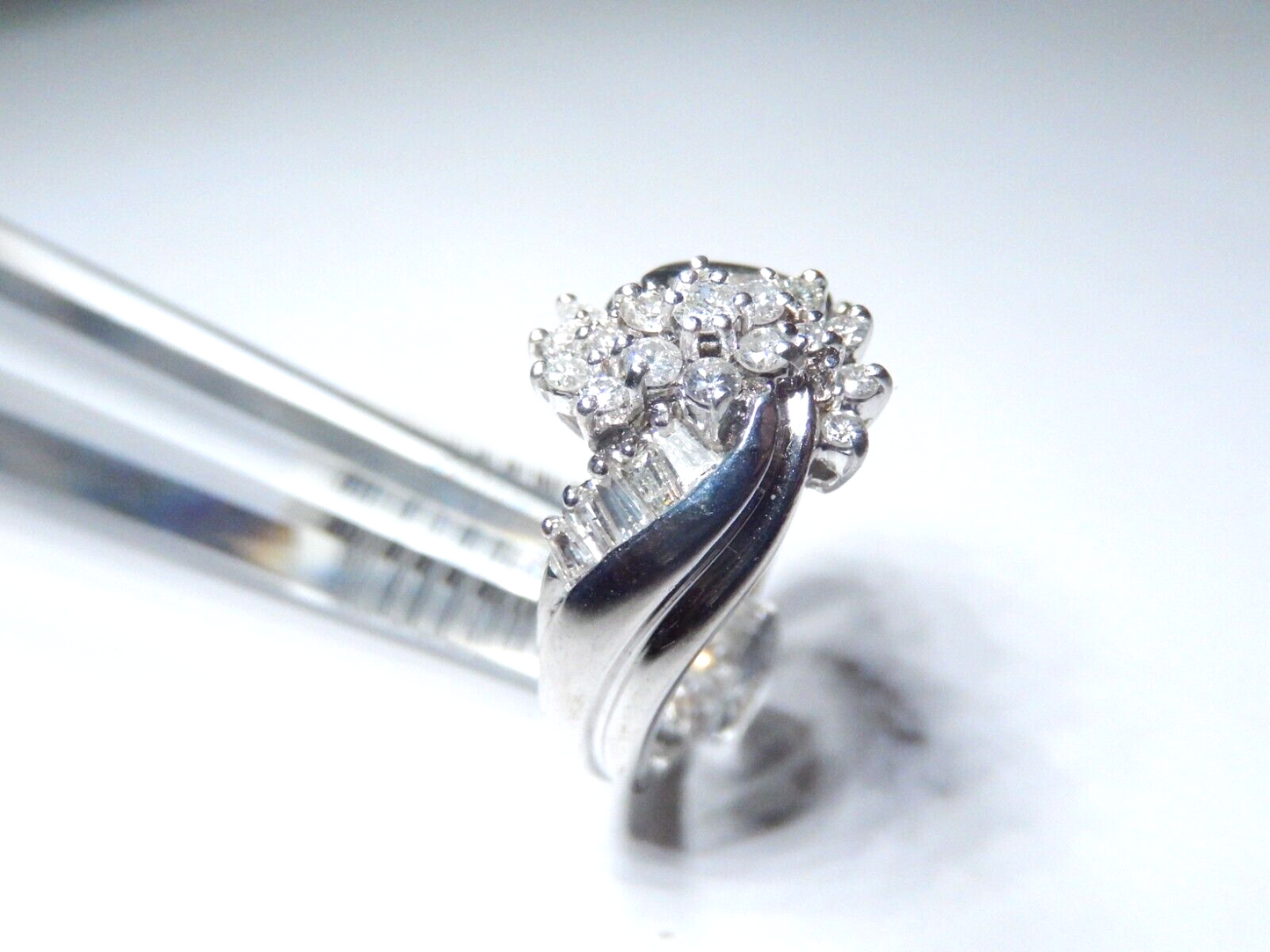 *VINTAGE*  14K WHITE GOLD  1/2ct NATURAL ROUND & BAGUETTE DIAMOND  RING SIZE 6.5