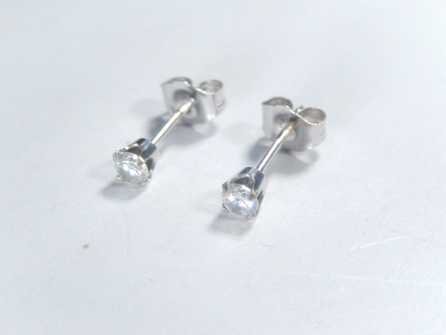 *VINTAGE*  1/5CT  Round Cut Natural Diamond Solitaire Stud Earrings