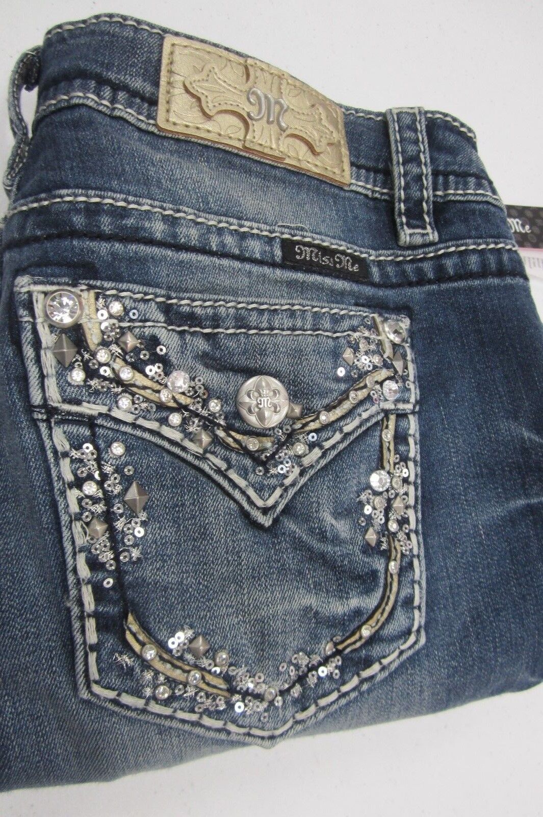 NWT Miss Me Jeans Cuffed Embellished Embroidered Pocket Capris M3153P Sz 25 x 20