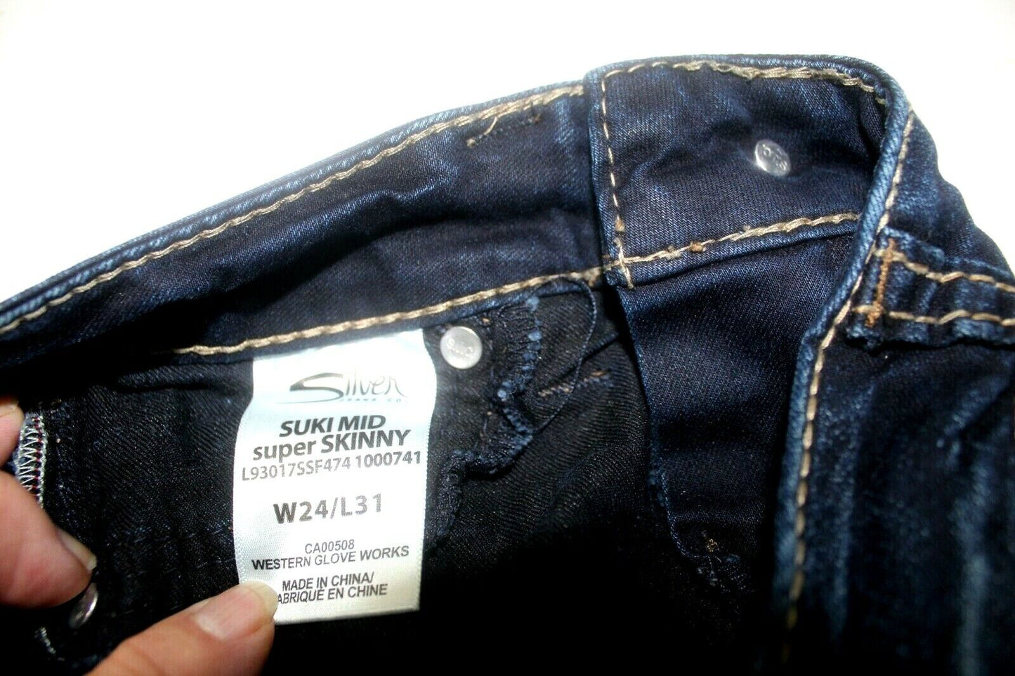 Silver Women's Dark Blue Jeans Size 24 x 31 Suki Supper Skinny...VERY CUTE