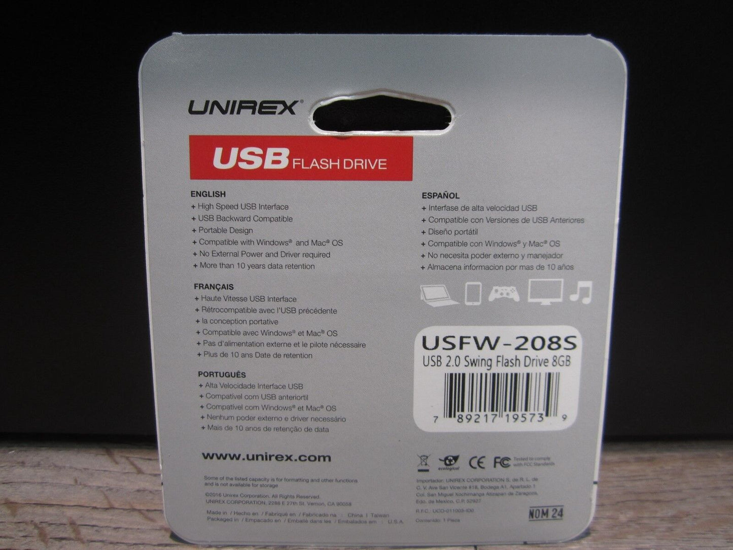 Unirex USFW-208S Swing 8GB USB 2.0 Flash Drive - BLACK
