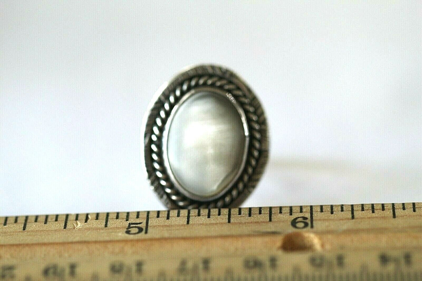 *VINTAGE*  Native American Sterling Silver Mother Of Pearl Ring Size 6.5