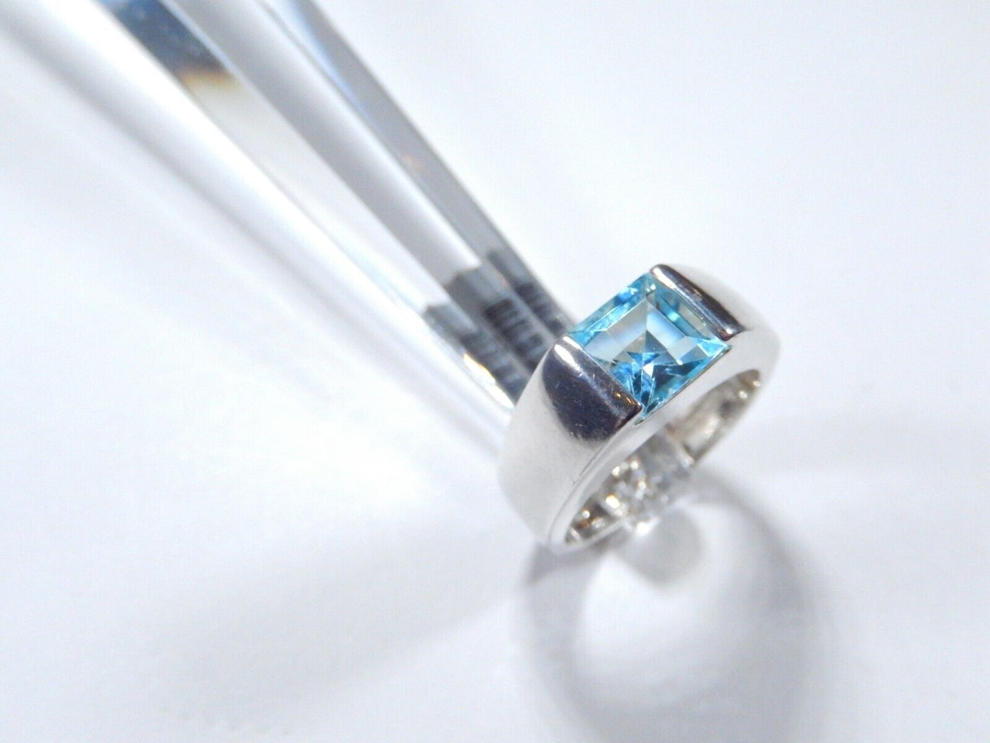 *VINTAGE*  Sterling Silver  2.00 CT Sky Blue Topaz 6mm Band Ring Size 7.75