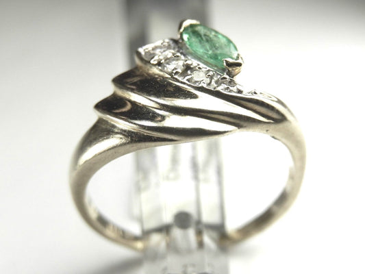 14K Yellow Gold  Natural Marquise Green Emerald And Natural Diamond Ring Sz 8.5