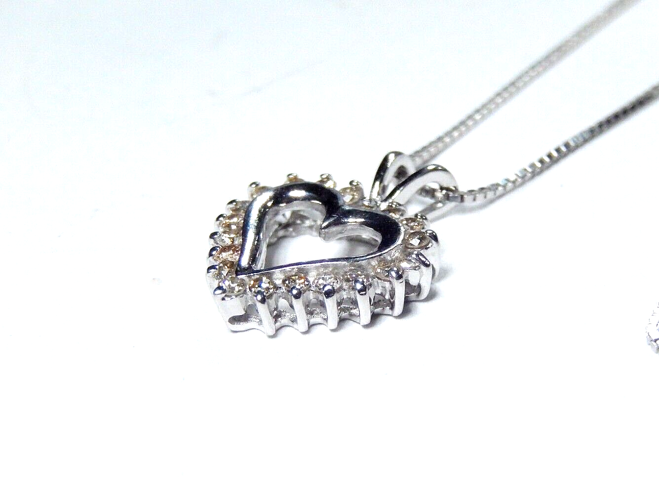 *VINTAGE* 10K White Gold 20 Natural Diamond Heart Shape Pendant W/18"chain