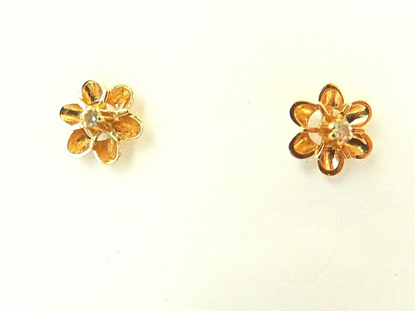 *VINTAGE* 14K Yellow Gold Buttercup Flower Diamond Stud Earrings Butterfly Backs