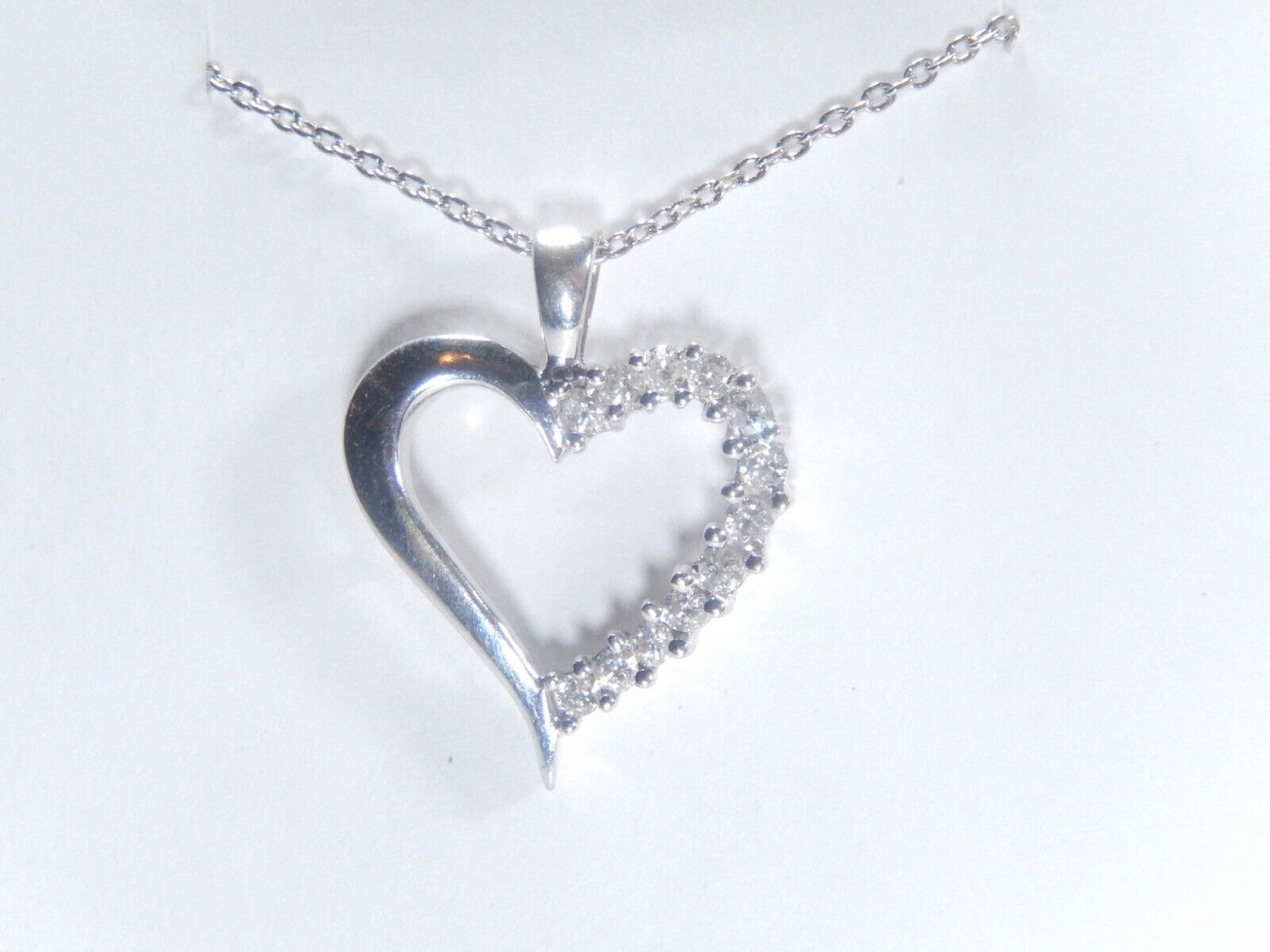 14K White Gold .25 tcw Natural Diamond Heart Pendant w/14K 20" Chain