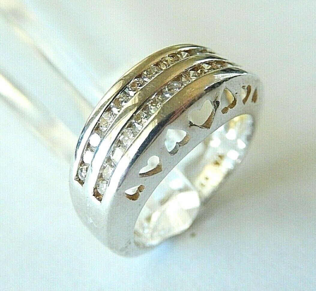 *VINTAGE* 10K White Gold  0.25ct Round Cut Diamond Ladies Heart Wedding Band