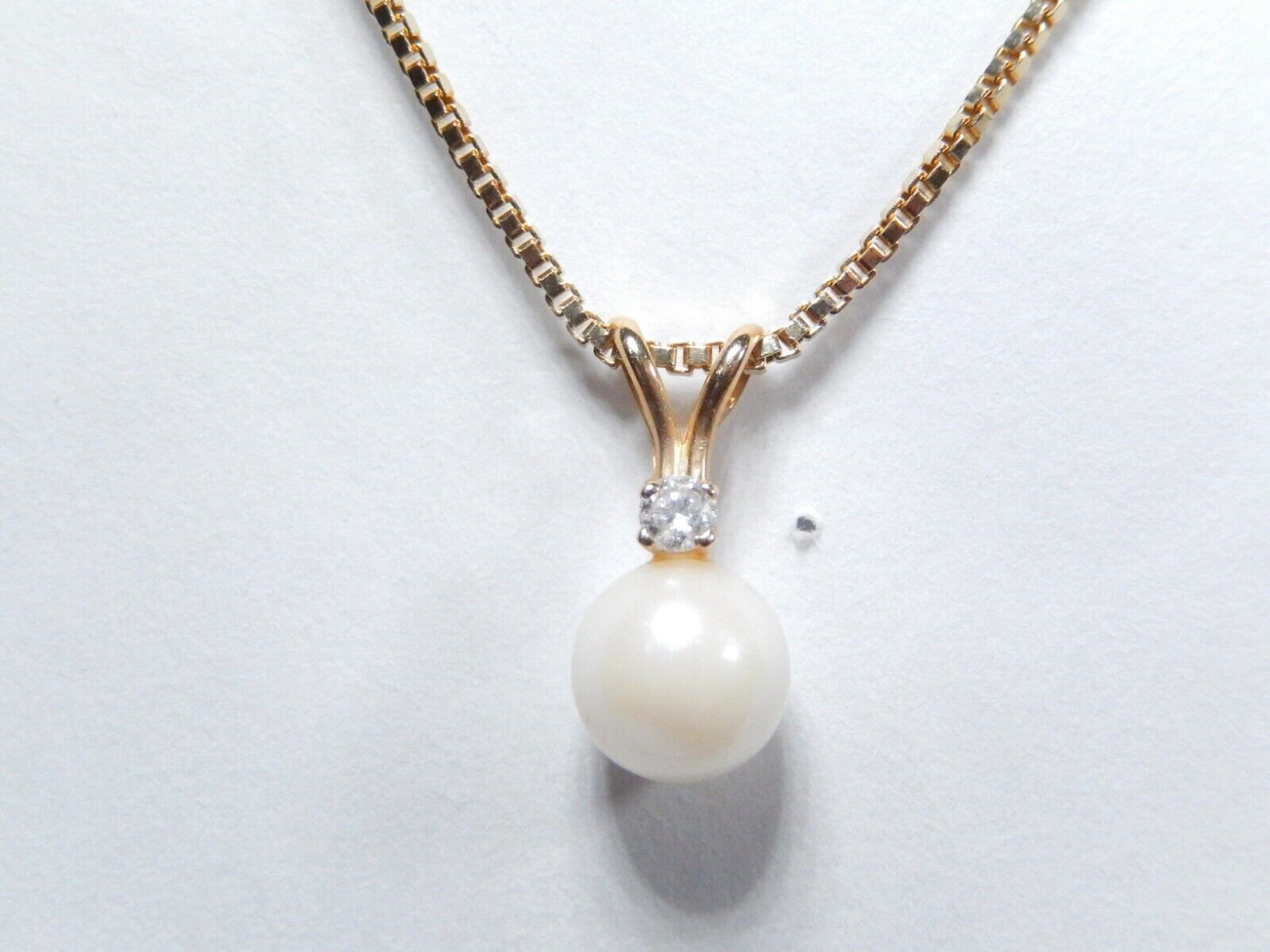 14k Yellow Gold 5.75mm Cultured Pearl & Diamond Pendant w'18"chain