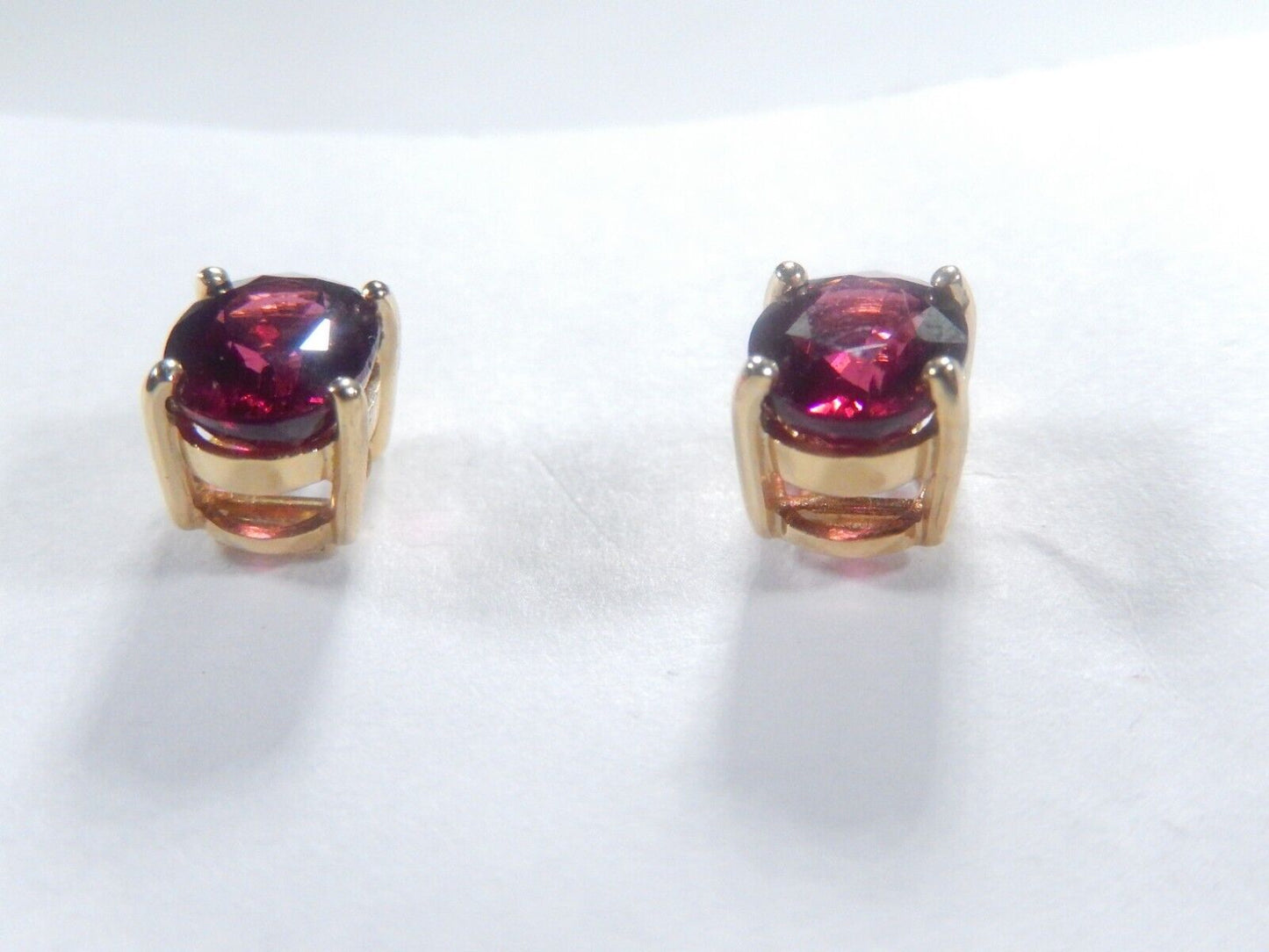 *VINTAGE*  14K Yellow Gold 2.5 CT  Oval Garnet Stud Earrings