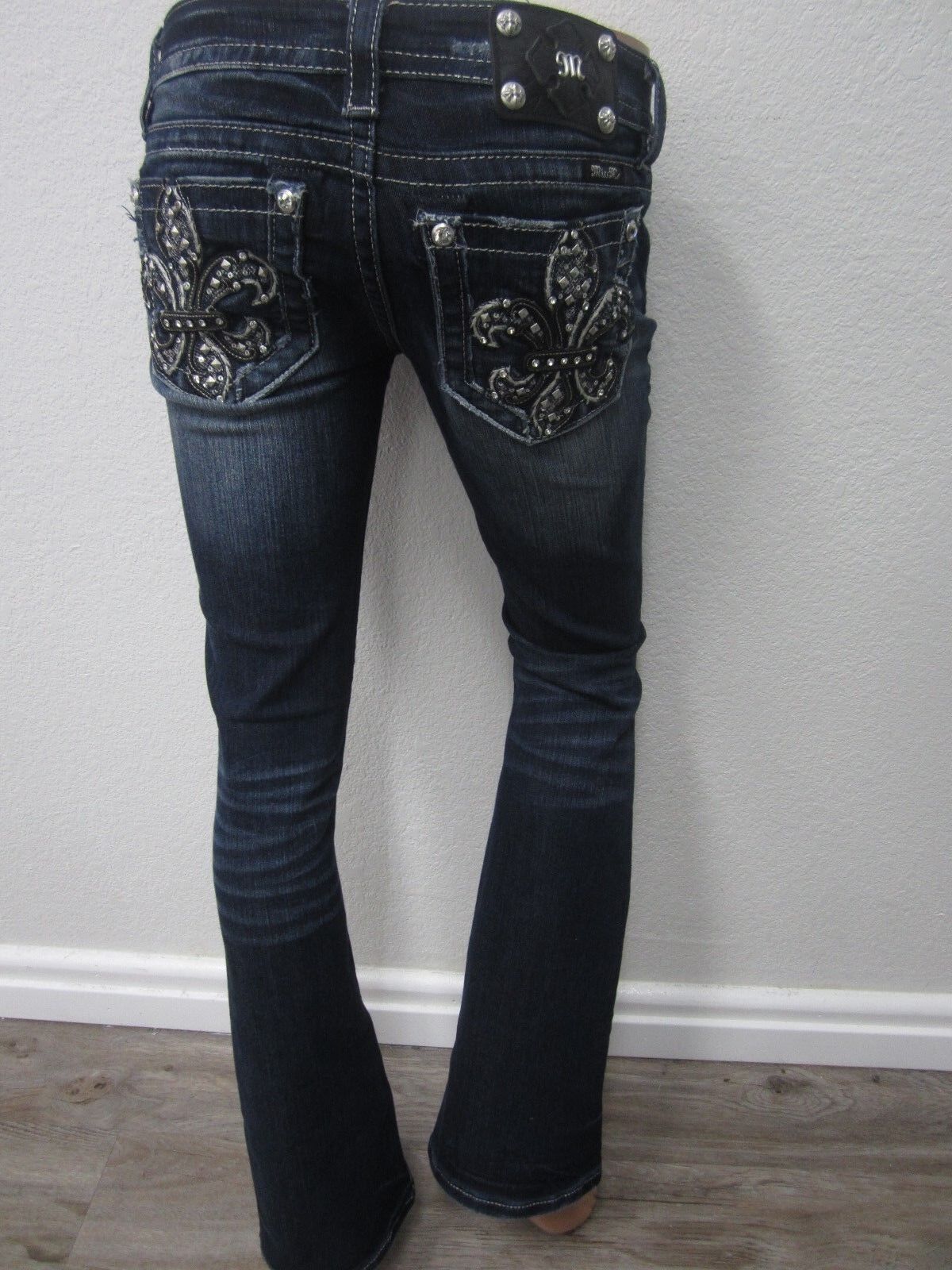 NWT  Women's Miss Me Jeans Signature Boot W25 L32 Super Cute Jeans!!
