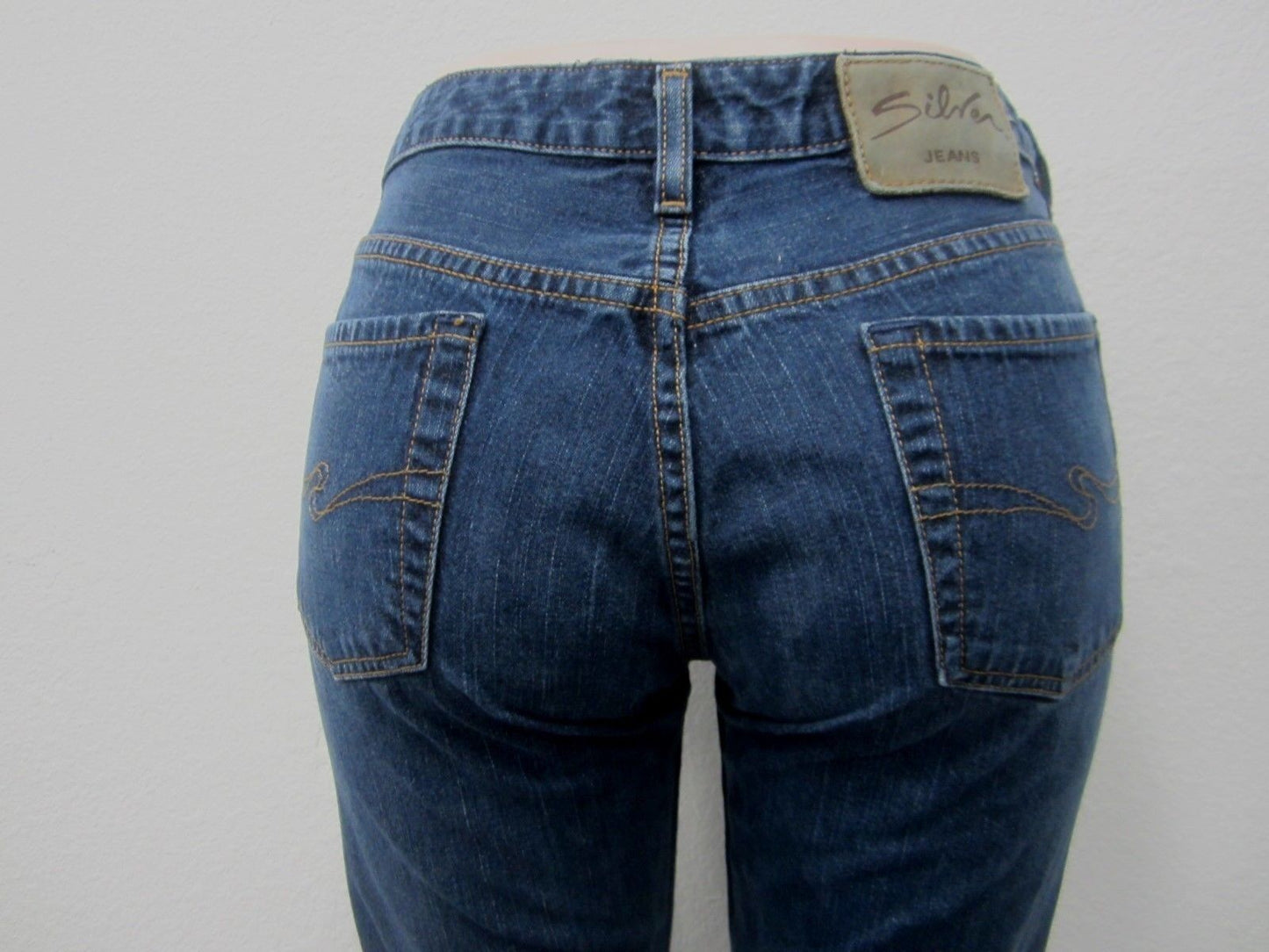 VERY NICE Silver Jeans Womens Mid Rise  Boot Cut Jeans  31 x 30 Medium Dark Wash
