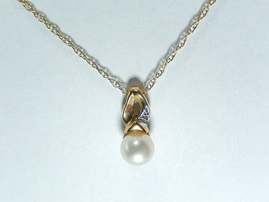 *VINTAGE* 10K Solid Yellow Gold 6mm Round White Pearl & Diamond Pendant w/16" Ch