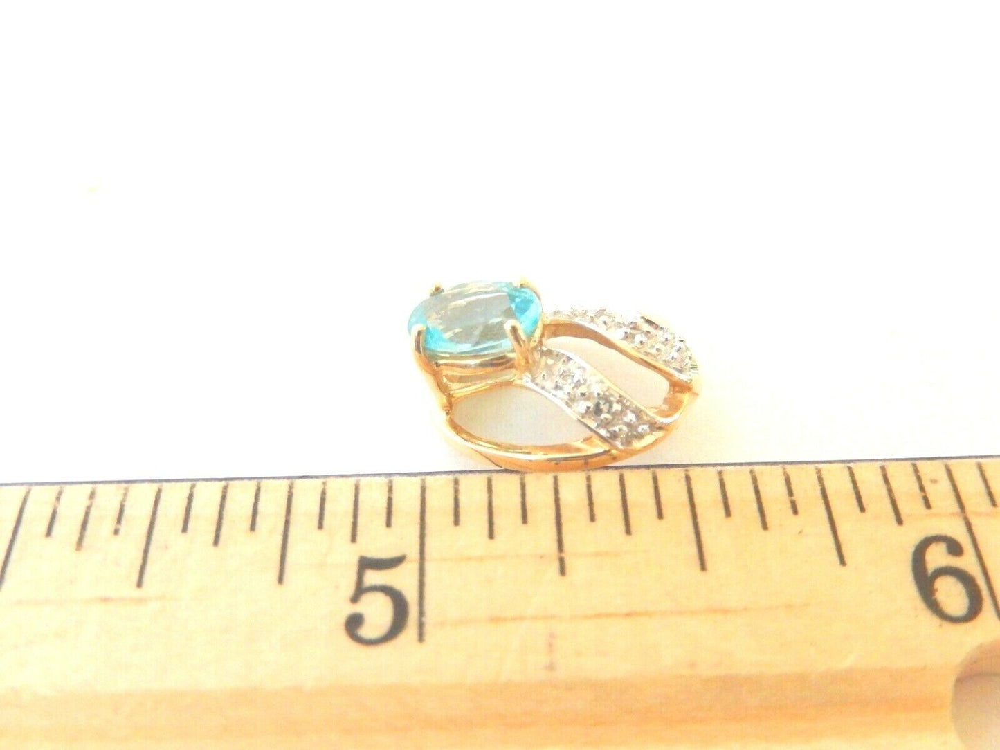*VINTAGE* 14K Yellow Gold .75 CT Oval Blue Topaz & Diamond Accented Pendant