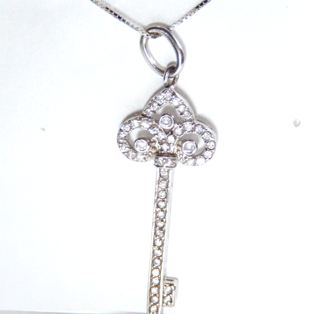 *VINTAGE*  STERLING SILVER SPARKLING CZ SWIRL KEY TO MY HEART PENDANT w/18"chain