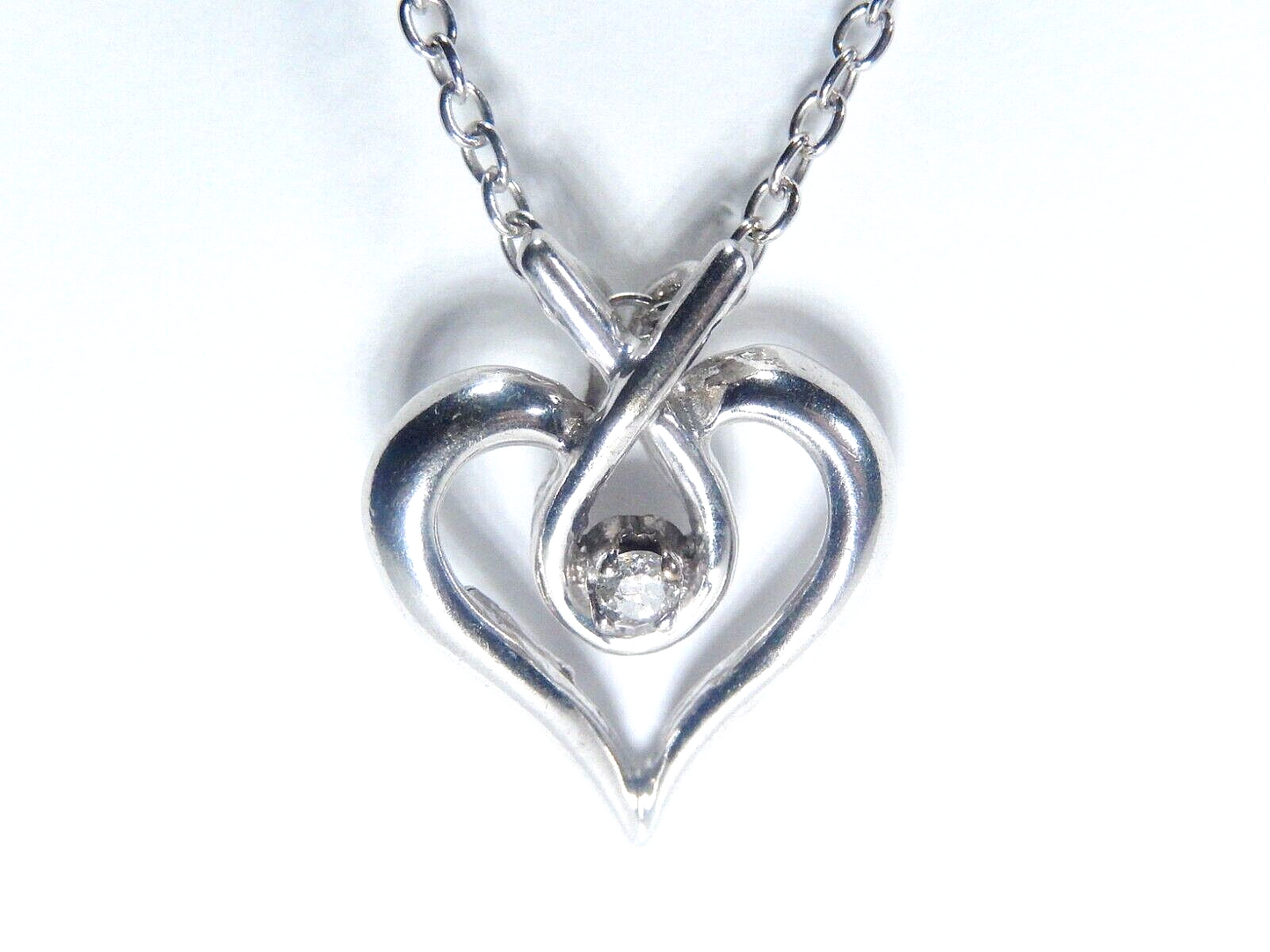 *VINTAGE*  Solid 10K White Gold Natural Diamond Heart Pendant w/ 18" Chain