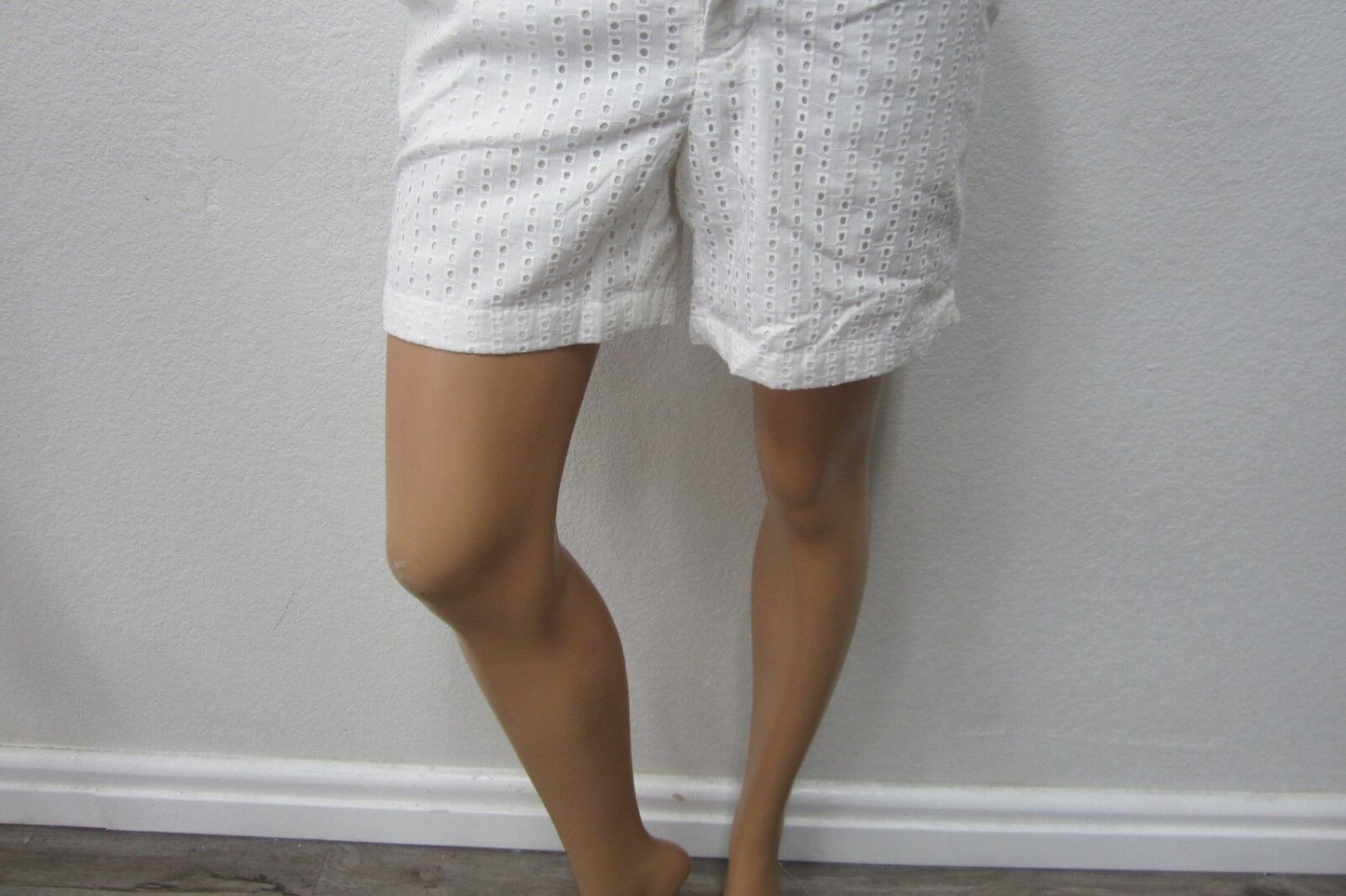 *NWT* MERONA women's textured cotton shorts  white 5" inseam Size 2